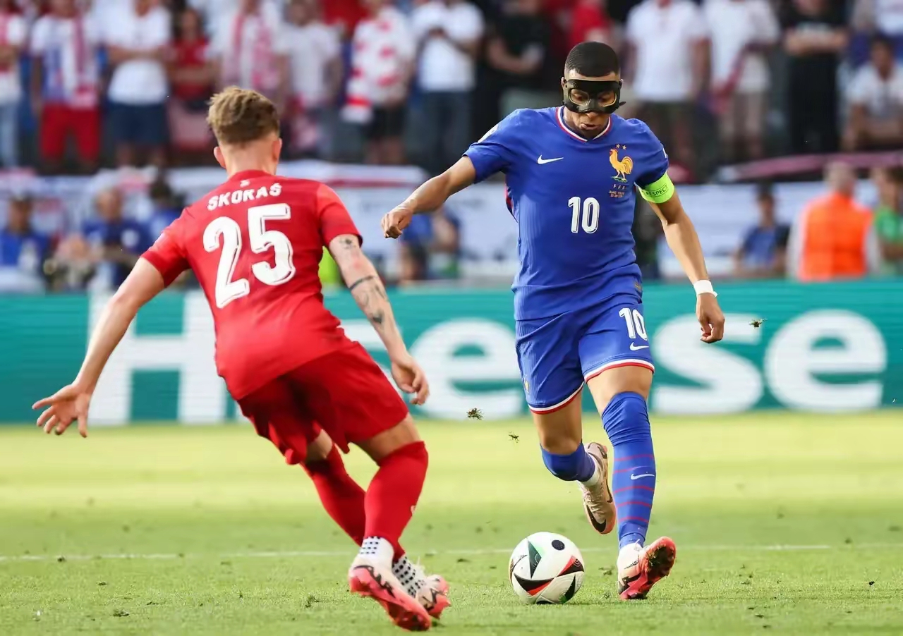 法国球员在比赛中展现顶尖实力，赢得比赛