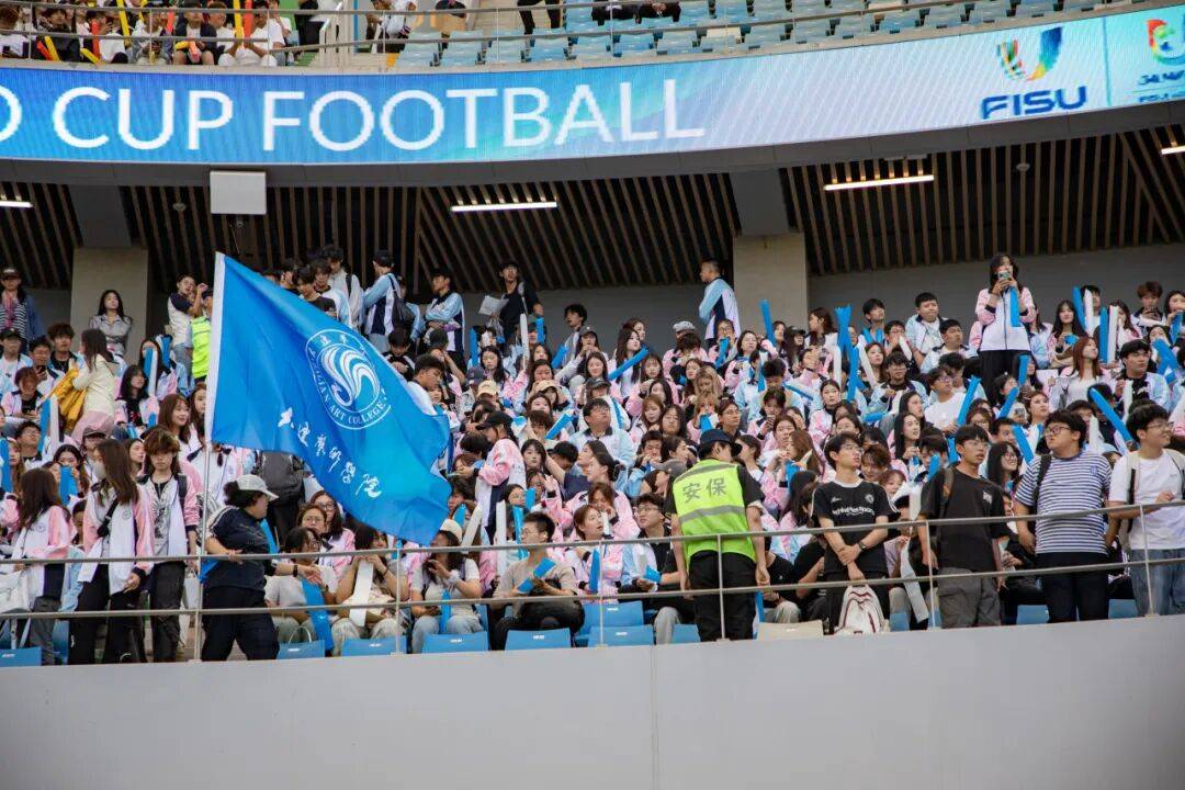 包含澳大利亚队员在球场上大放异彩的词条