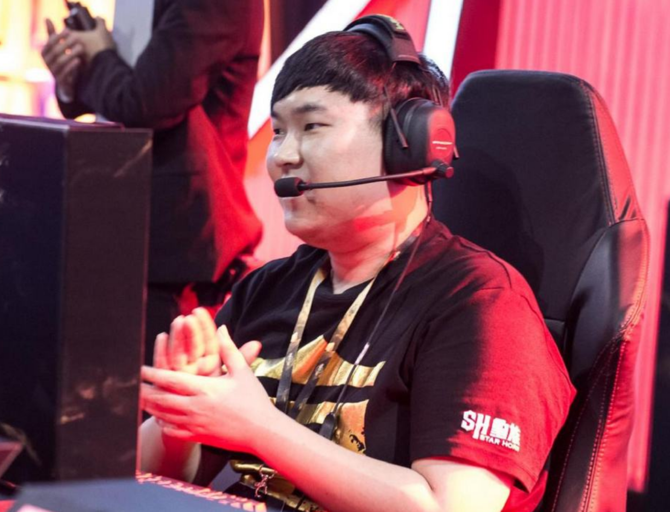 包含LGD爆冷C9，Faker三分雨点燃全场的词条