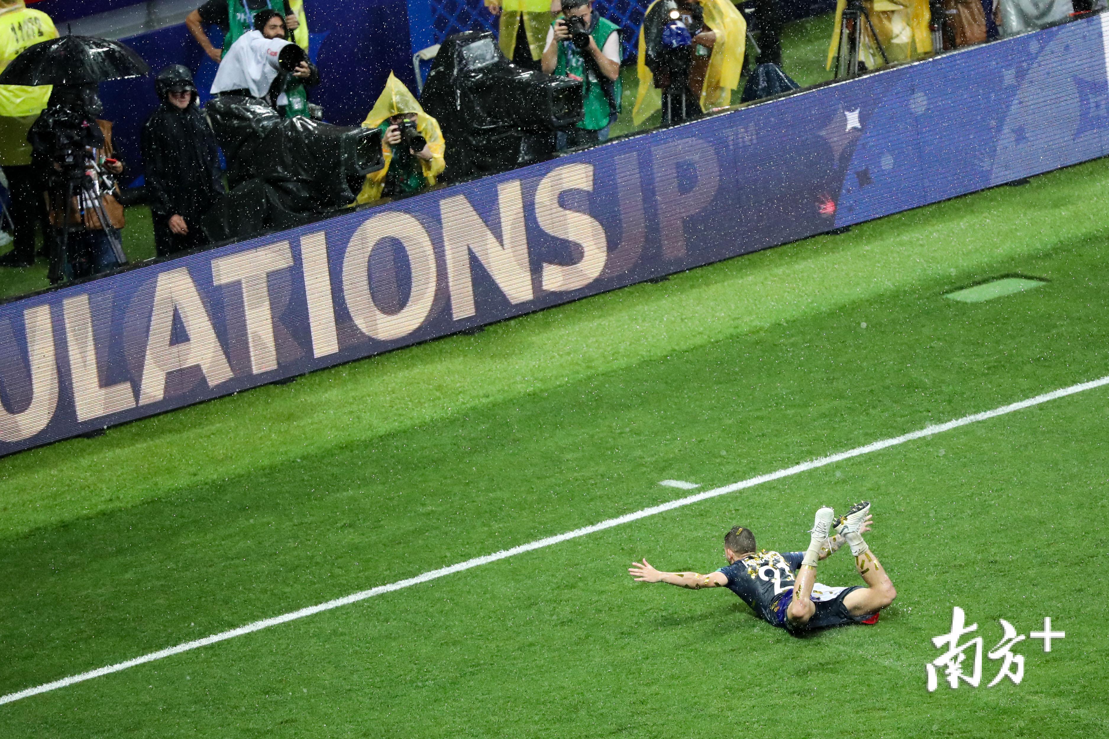 法国队险胜奥地利队，奥恰洛夫带队取胜