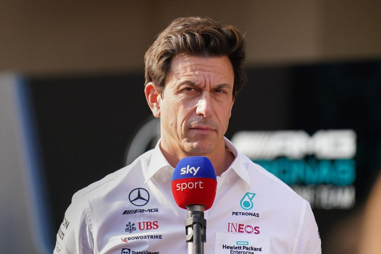 梅赛德斯力克威廉姆斯,佩雷兹带队取胜 梅赛德斯力克威廉姆斯,佩雷兹带队取胜