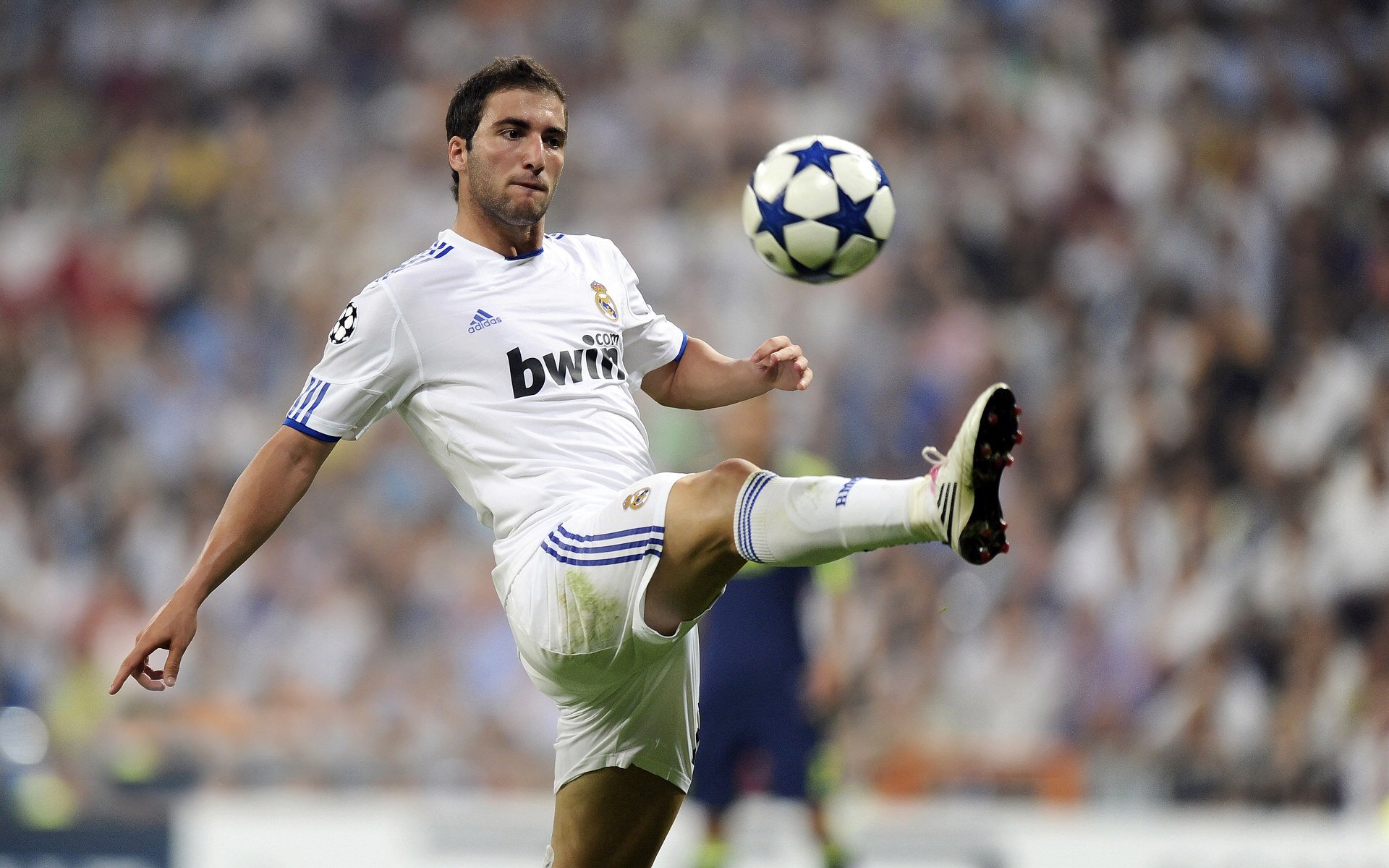 唯一性之战,瑞士军刀如何精准肢解巴萨体系,以及C罗赛后满分引发的时代思考