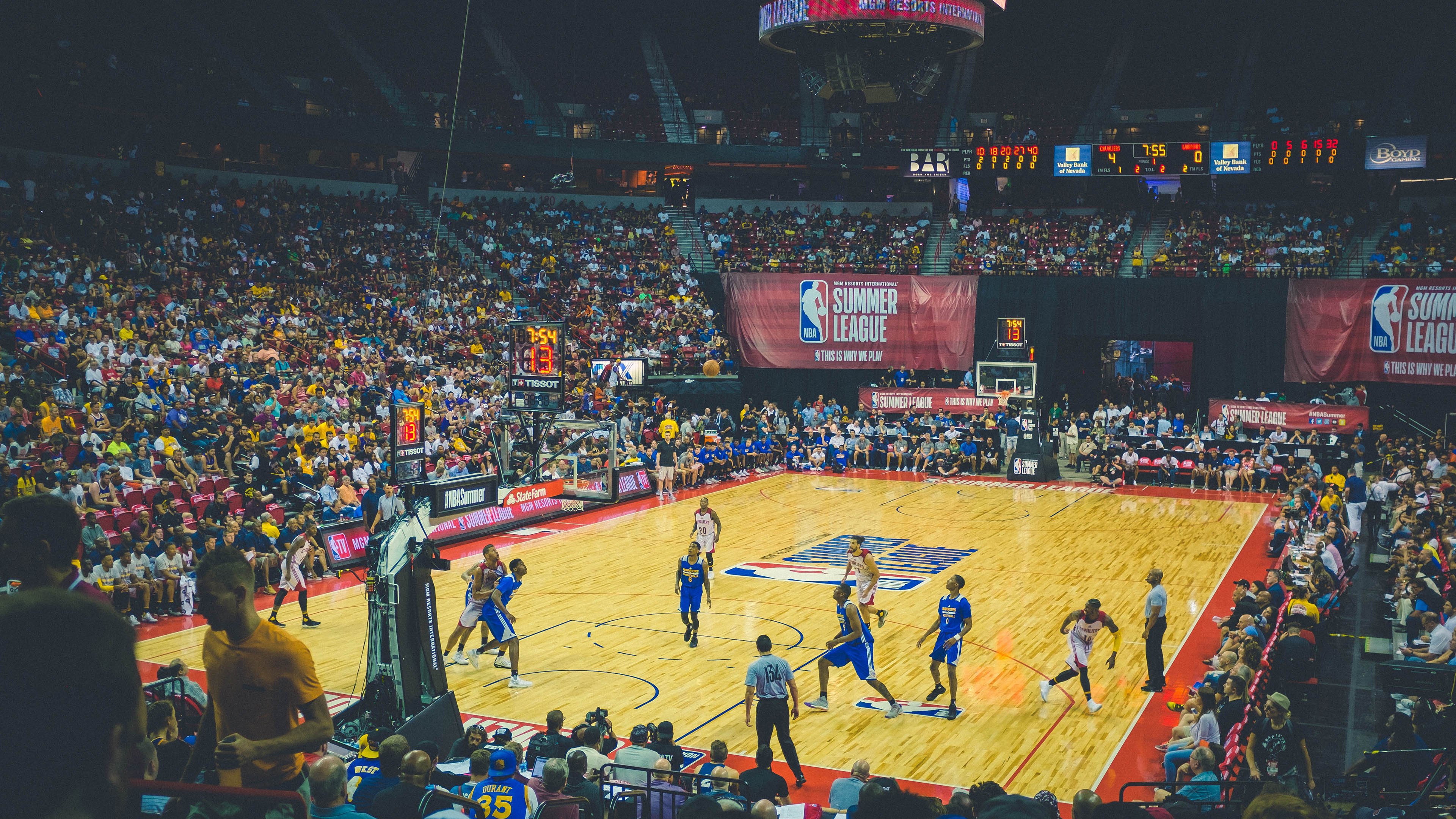 极速与高度,F1巴林揭幕战惊心动魄,火箭队内线碾压浙江显统治力