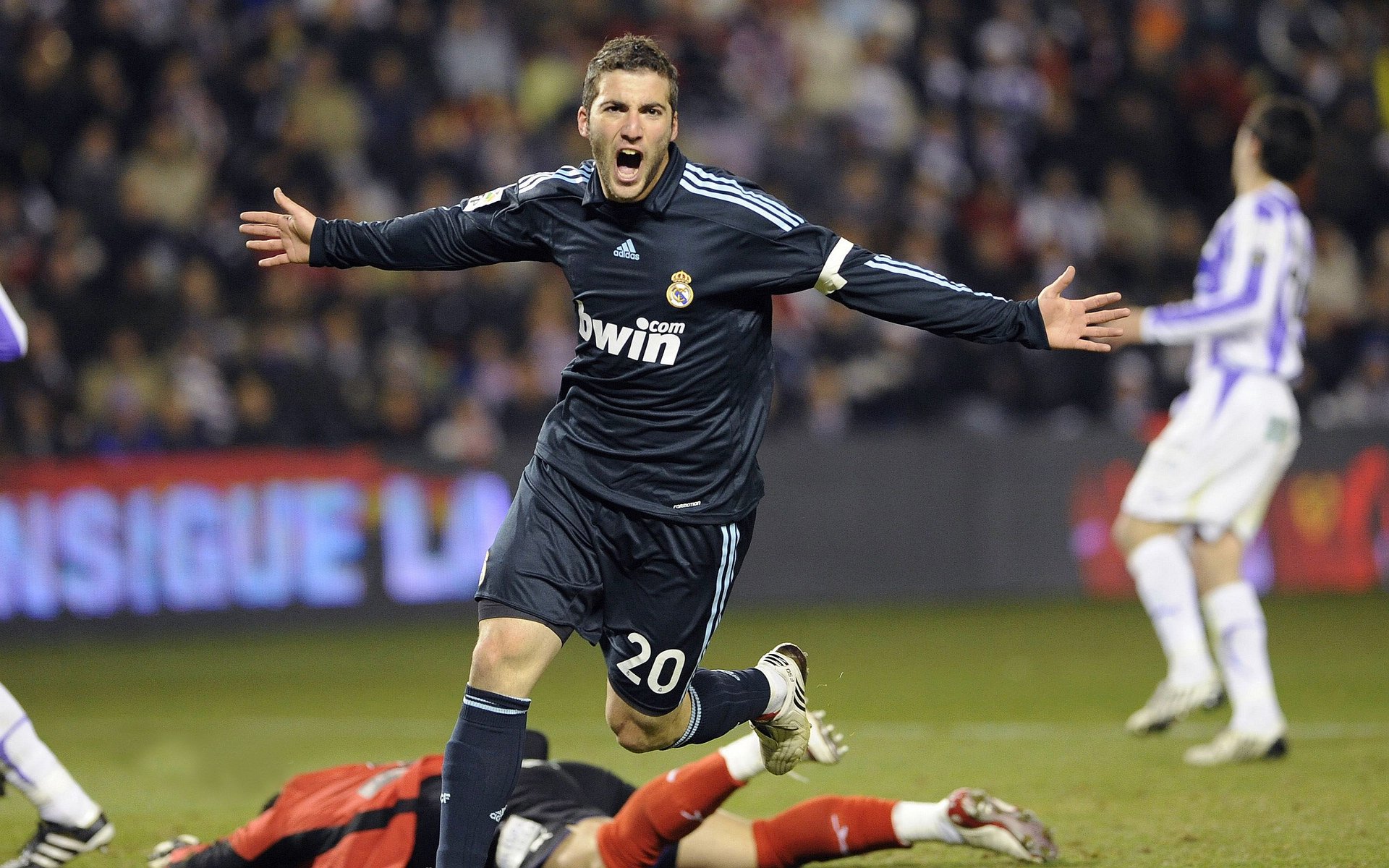 罗德里戈一锤定音，阿根廷带走厄瓜多尔锁定关键胜利